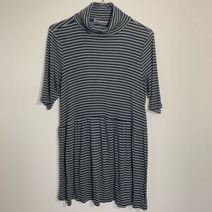 Size M blue and green striped maternity top / sweater